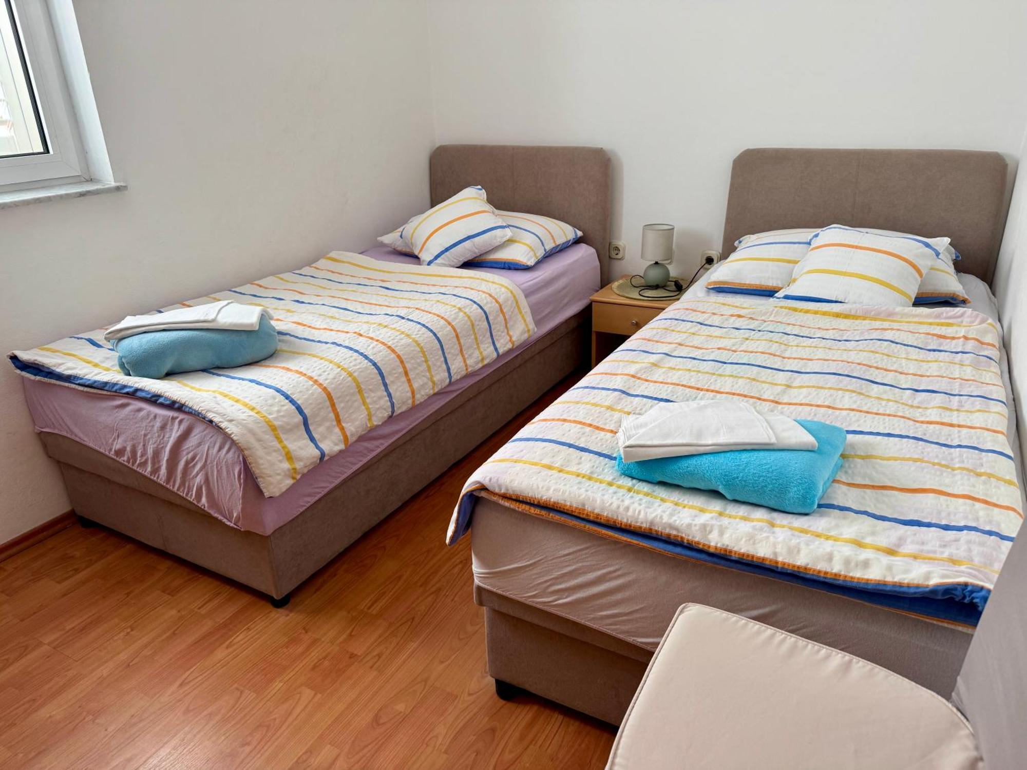 Apartments Maricic Banjol エクステリア 写真