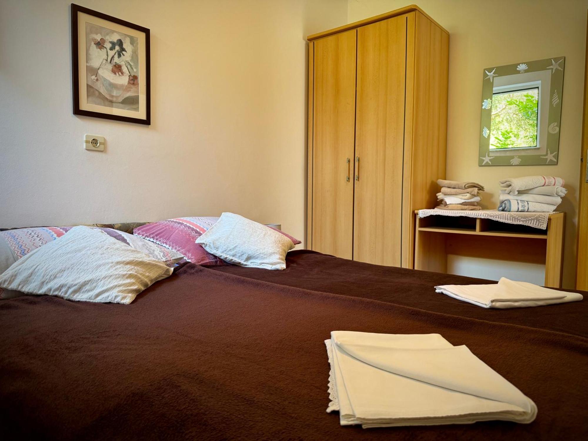 Apartments Maricic Banjol エクステリア 写真
