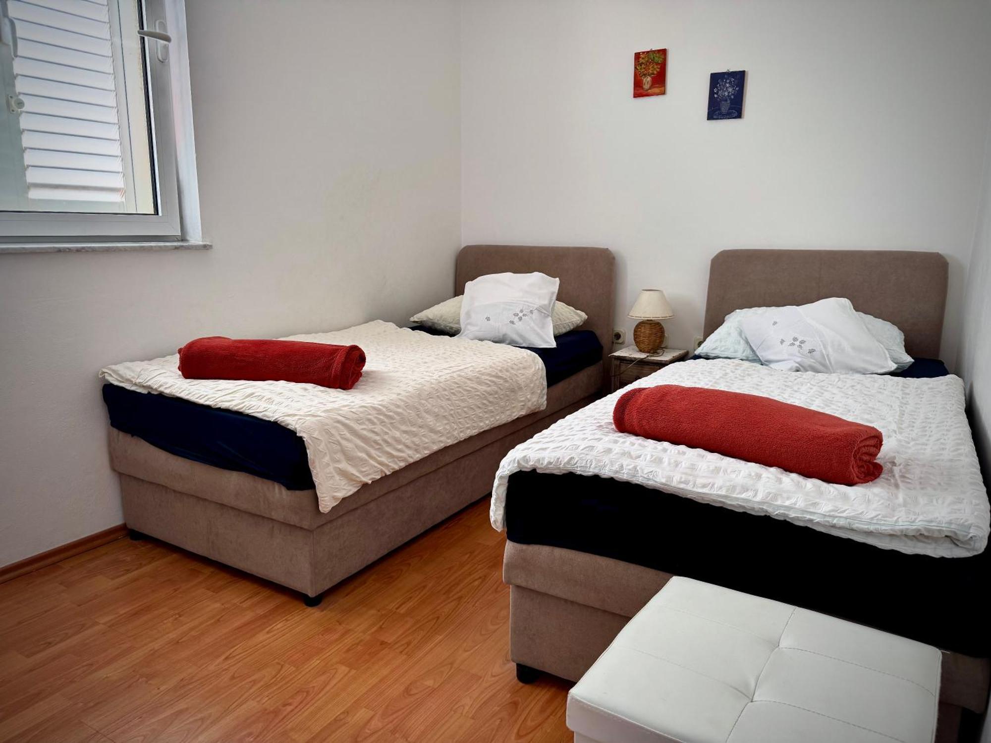Apartments Maricic Banjol エクステリア 写真